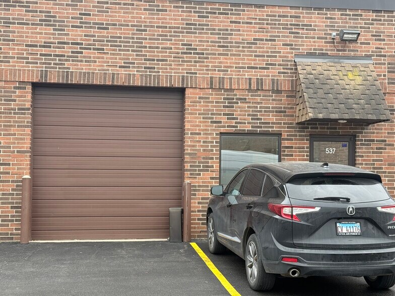 537 N Wolf Rd, Wheeling, IL à louer - Photo principale – Image 1 sur 10