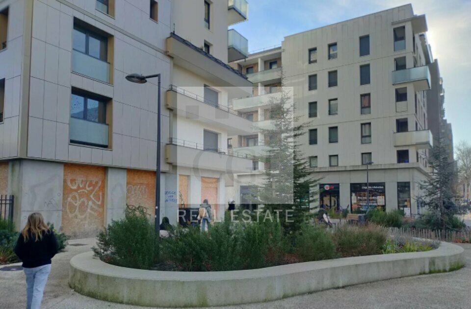 Local commercial dans Grenoble à louer Photo de l’immeuble– Image 1 sur 18