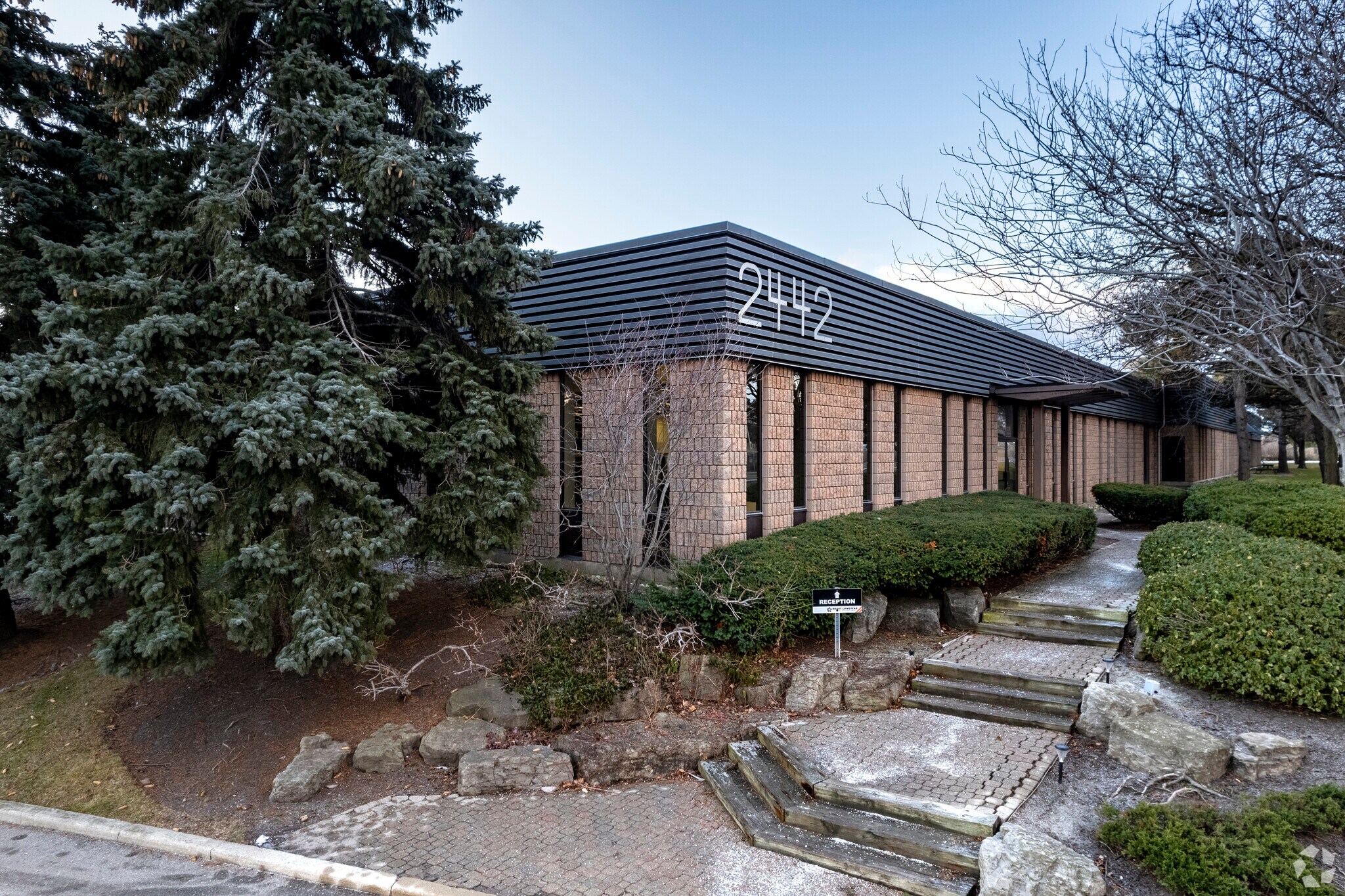 2442 S Sheridan Way, Mississauga, ON à vendre Photo principale– Image 1 sur 5