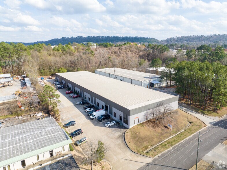 131 W Oxmoor Rd, Birmingham, AL à louer - Photo de l’immeuble – Image 2 sur 12