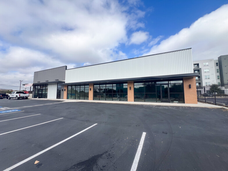 15622 Chase Hill Blvd, San Antonio, TX à louer - Photo de l’immeuble – Image 1 sur 7