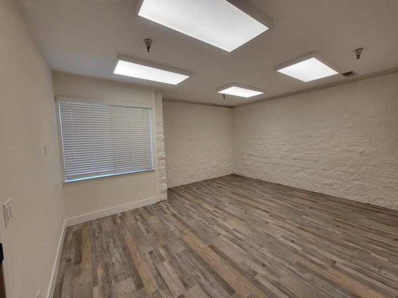 845 Olive Ave, Novato, CA à louer - Photo intérieure – Image 3 sur 11