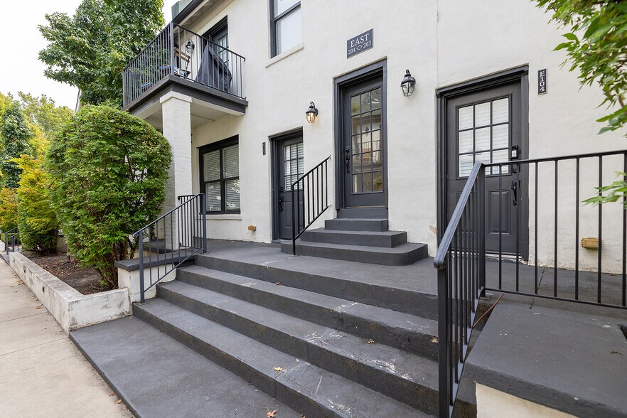 1796-1800 Poplar Ave, Memphis, TN à vendre - Photo de l’immeuble – Image 2 sur 31