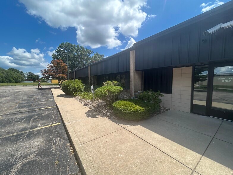 2831 Dexter Dr, Elkhart, IN à louer - Photo de l’immeuble – Image 3 sur 10