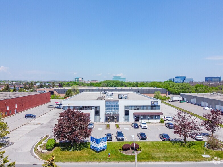 30 E Beaver Creek Rd, Richmond Hill, ON à louer - Photo de l’immeuble – Image 3 sur 9