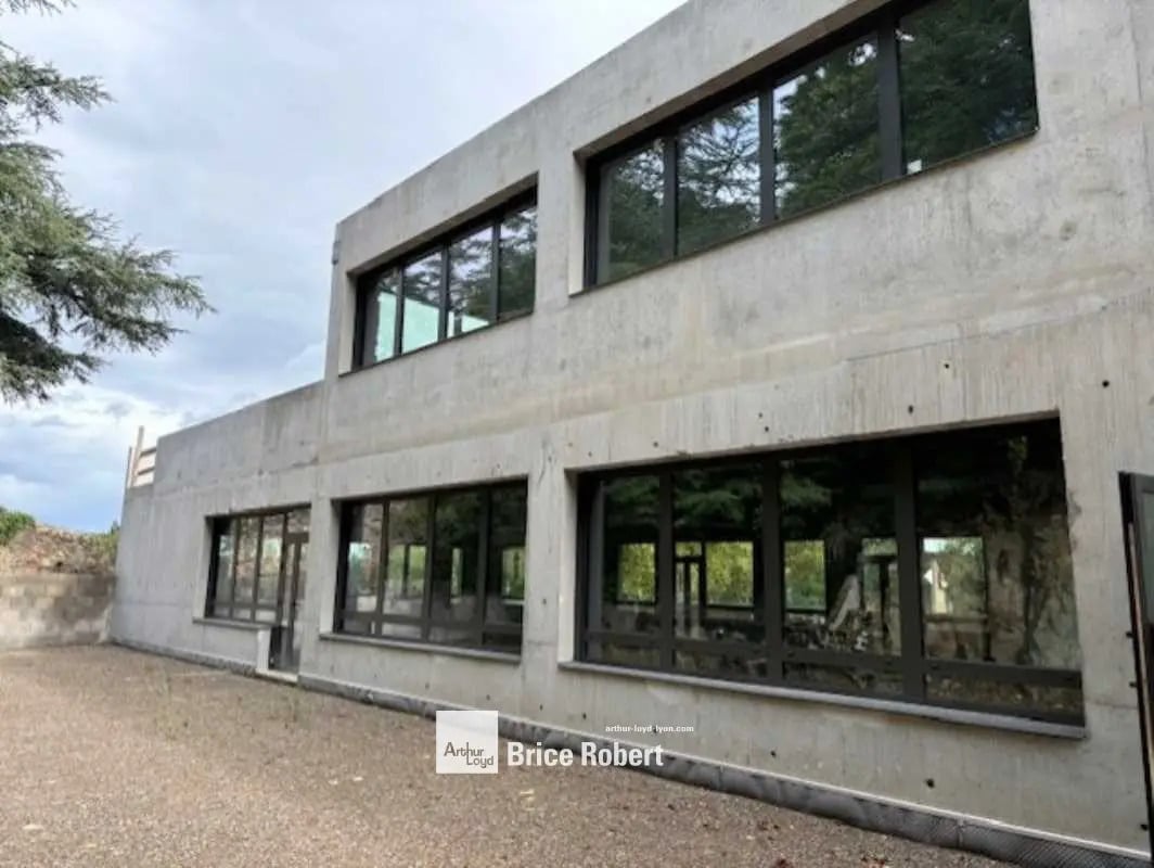 Local d’activités dans Orliénas à louer Photo de l’immeuble– Image 1 sur 5