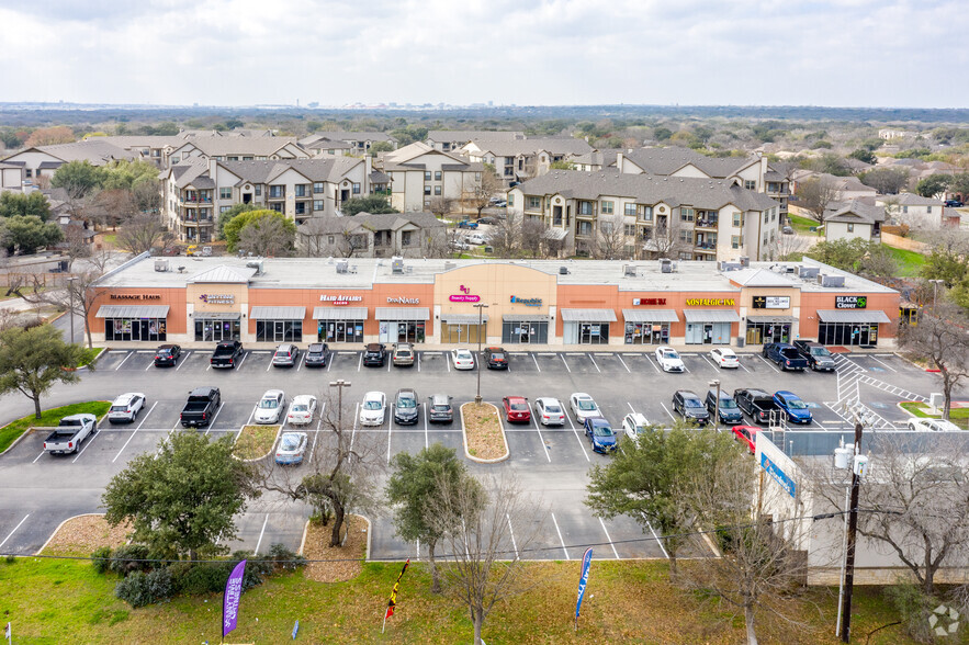 3030 Thousand Oaks Dr, San Antonio, TX à louer - Photo de l’immeuble – Image 2 sur 3