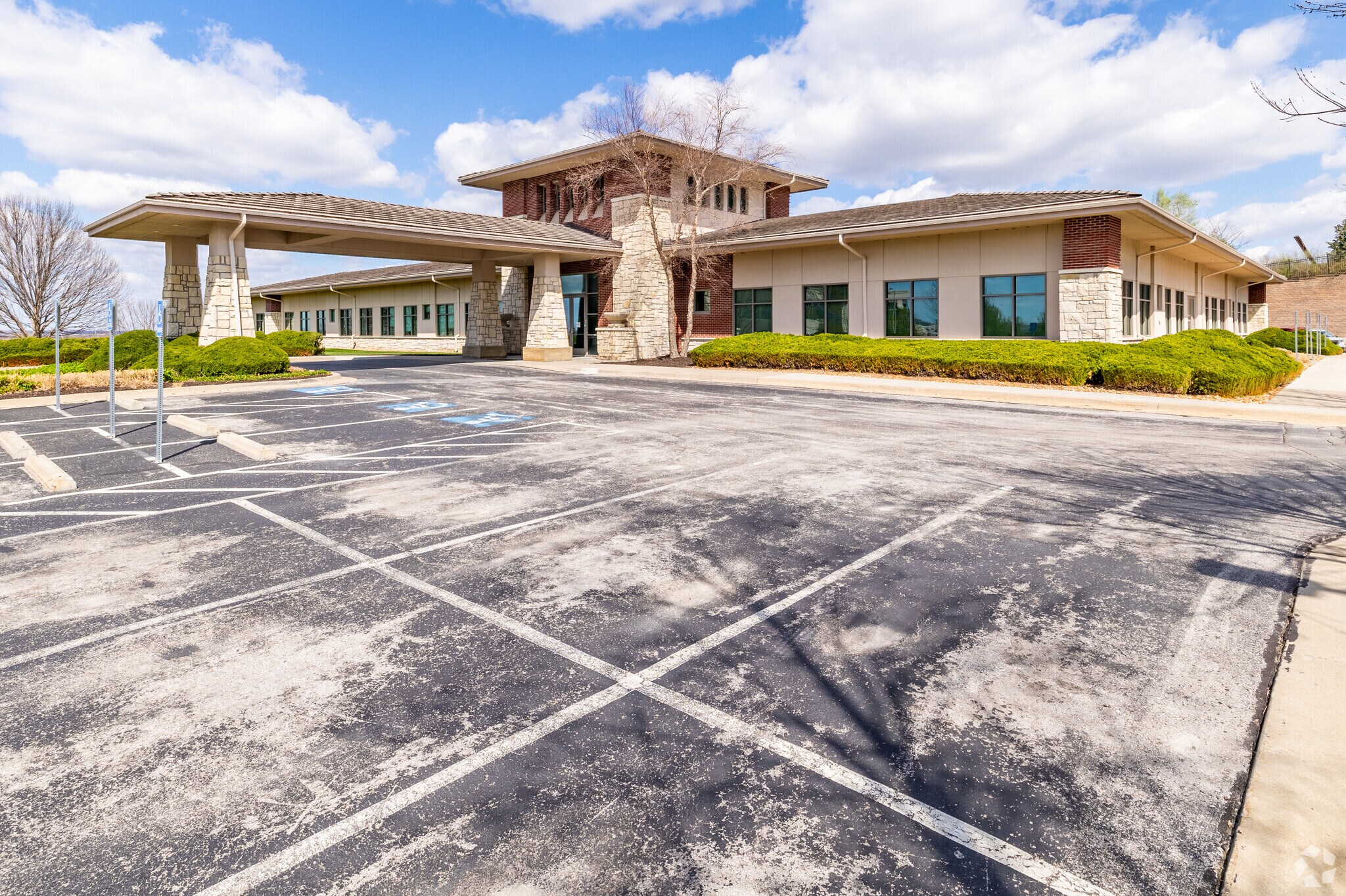 6815 Hilltop Rd, Shawnee, KS à louer Photo principale– Image 1 sur 5