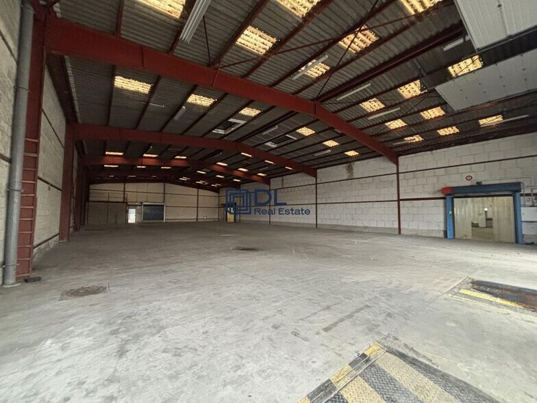 Industriel/Logistique dans Lisses à louer - Photo intérieure – Image 3 sur 14