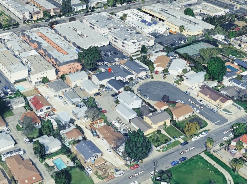 16021 Olympiad Ln, Van Nuys, CA à vendre - Photo de l’immeuble – Image 3 sur 6