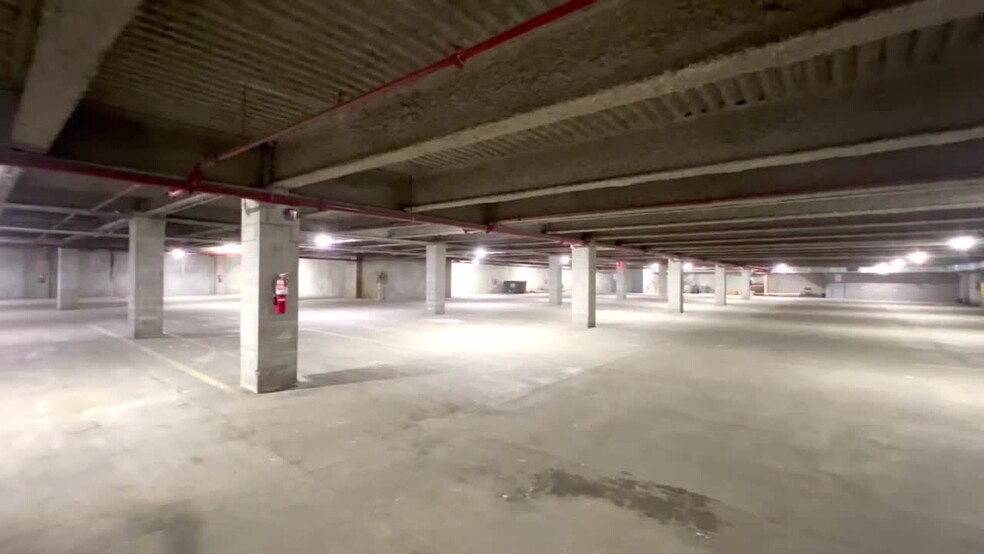 15002 Guinzberg Rd, Jamaica, NY à louer - Vidéo sur l’annonce professionnelle – Image 1 sur 1