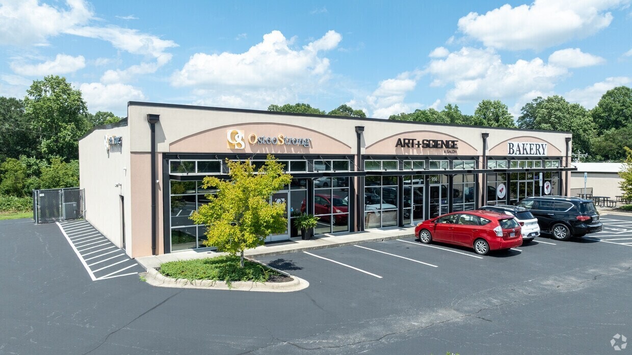 954-958 US Highway 70 SW, Hickory, NC à louer Photo de l’immeuble– Image 1 sur 6