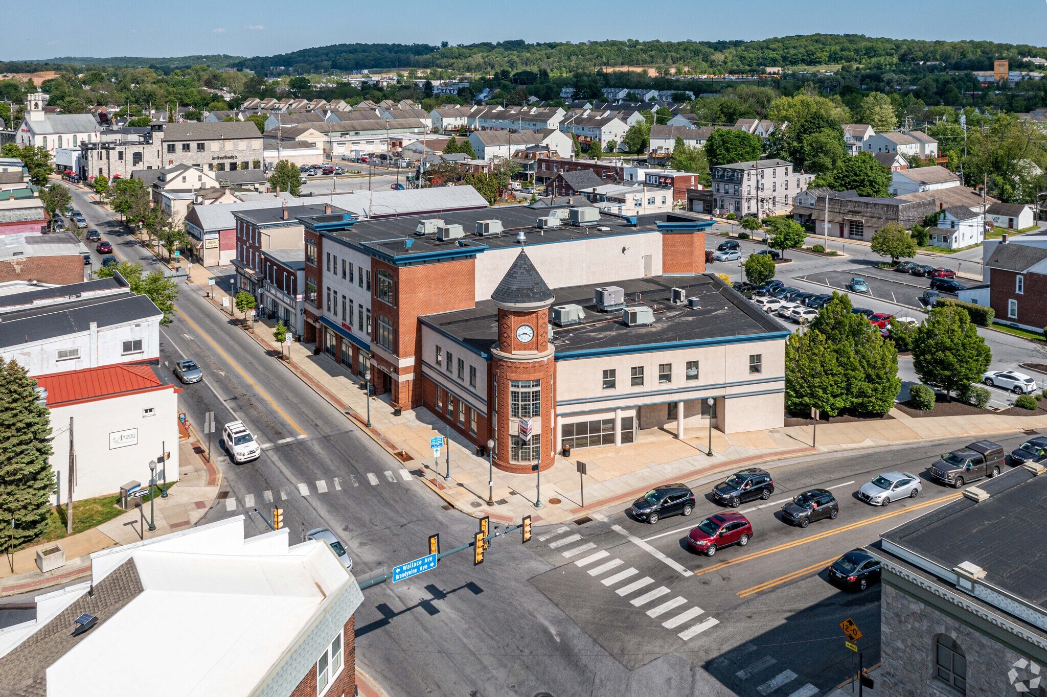 100 E Lancaster Ave, Downingtown, PA à louer Photo de l’immeuble– Image 1 sur 2