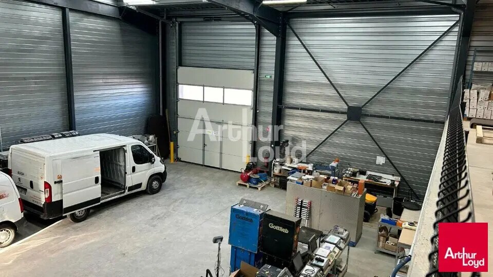 Local d’activités dans La Chaussée-Saint-Victor à louer Photo intérieure– Image 1 sur 5