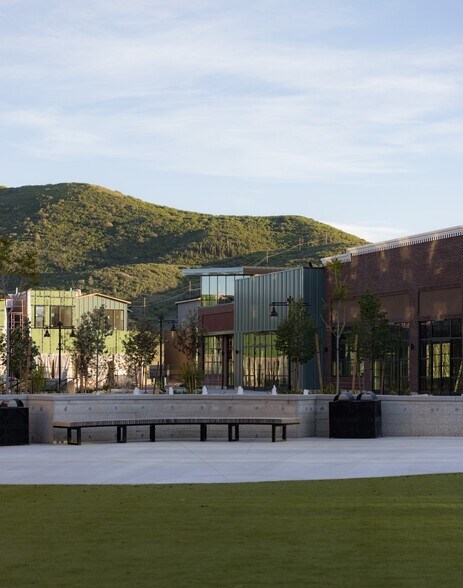 Kearns Blvd, Park City, UT à louer - Photo de l’immeuble – Image 3 sur 23