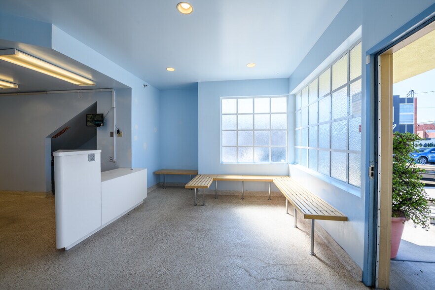 11163 La Grange Ave, Los Angeles, CA à louer - Photo de l’immeuble – Image 3 sur 9