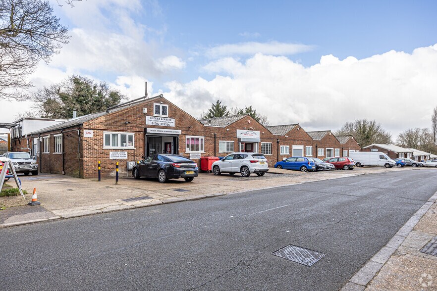 2-14 Brownfields, Welwyn Garden City à louer - Photo principale – Image 1 sur 6