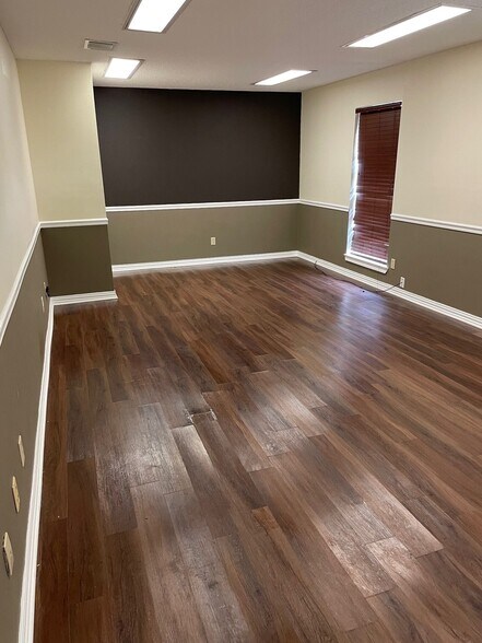 511 S 5th Ave, Mansfield, TX à louer - Photo de l’immeuble – Image 2 sur 6