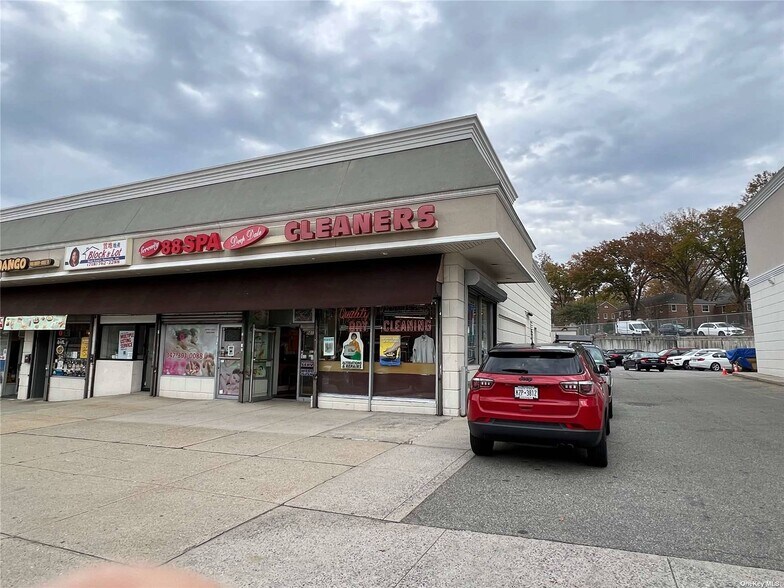 24946 Horace Harding Expy, Douglaston, NY à vendre - Photo principale – Image 1 sur 9
