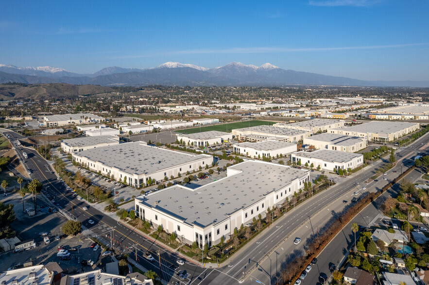 468 S Humane Way, Pomona, CA à louer - Photo de l’immeuble – Image 3 sur 13