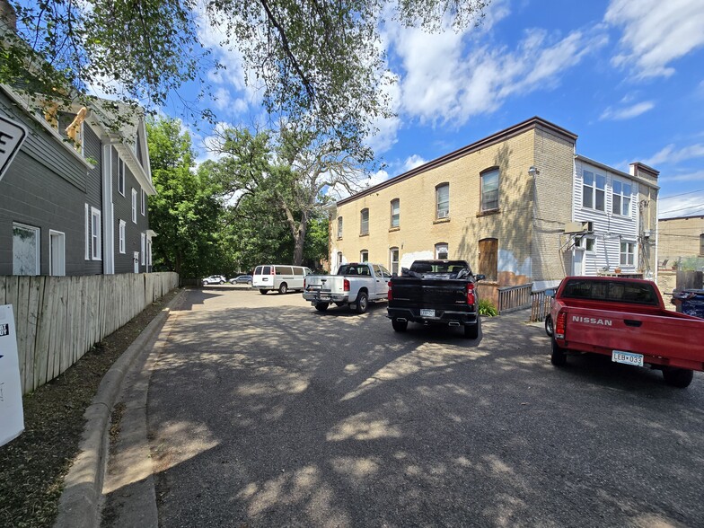 2409 S Lyndale Ave, Minneapolis, MN à vendre - Photo de l’immeuble – Image 3 sur 84