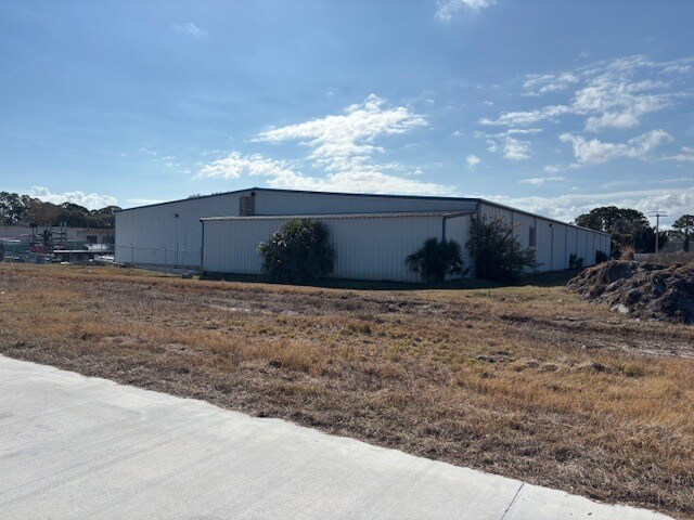 2760 Business Center Blvd, Melbourne, FL à vendre - Photo de l’immeuble – Image 2 sur 9