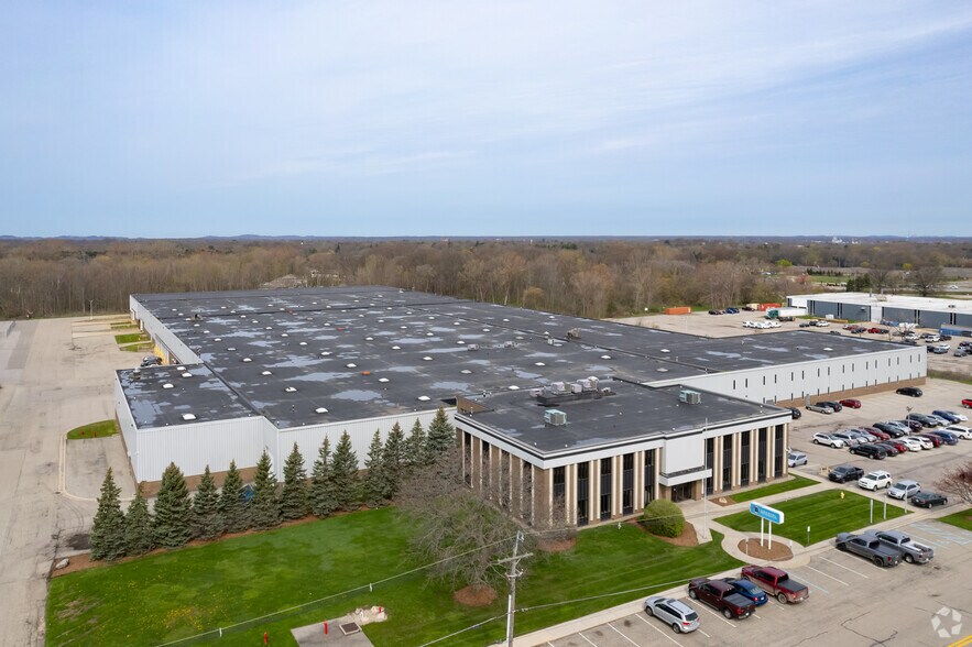 900 Brooks Ave, Holland, MI à louer - Photo principale – Image 1 sur 4
