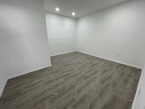 2705 E Hanna Ave, Tampa, FL à louer Photo intérieure– Image 2 sur 3