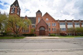 209 Washtenaw Rd, Ypsilanti, MI à louer Photo intérieure– Image 1 sur 16