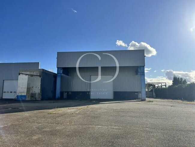 Plus de détails pour Local d’activités à vendre