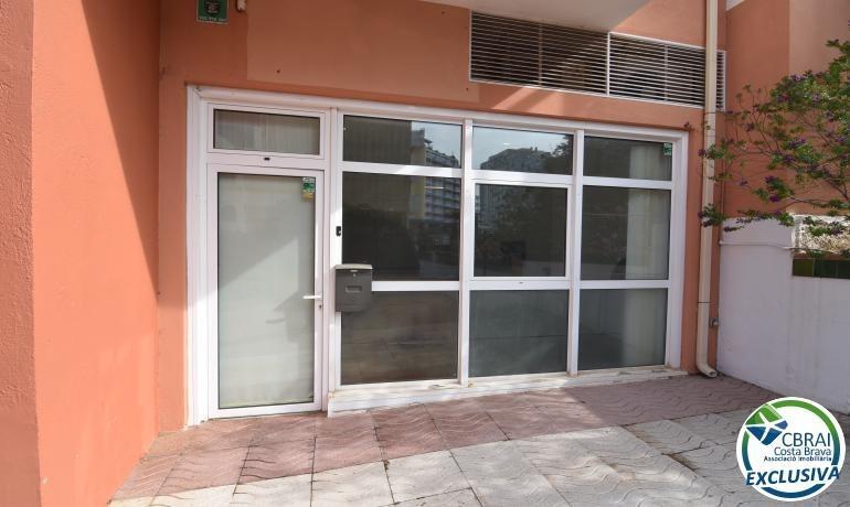 Immeuble residentiel dans Castelló d'Empúries, Gerona à vendre - Photo de l’immeuble – Image 2 sur 4