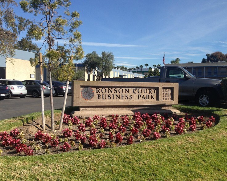 4883 Ronson Ct, San Diego, CA à louer - Photo de l’immeuble – Image 3 sur 4