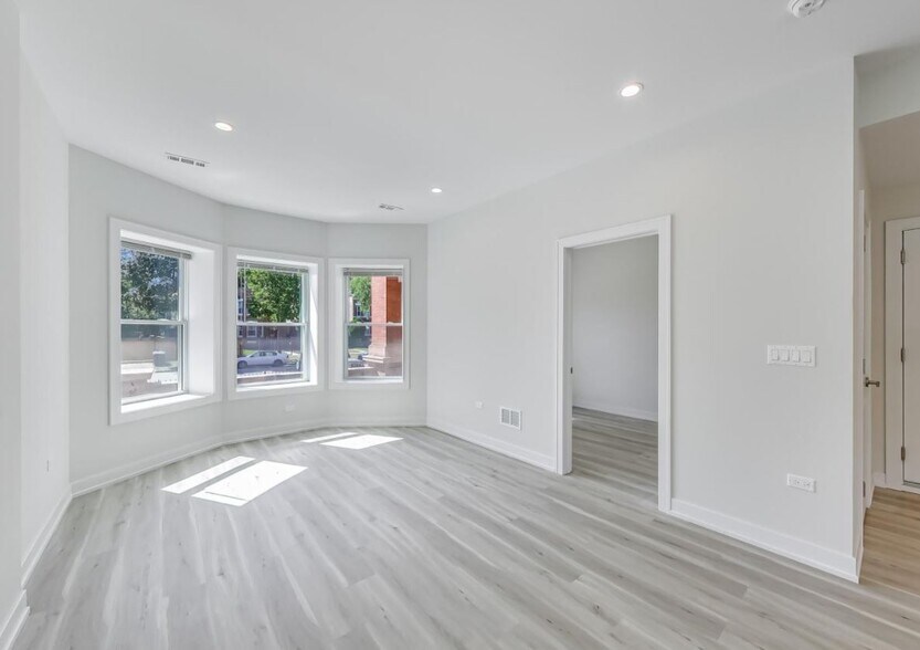 4116 W West End Ave, Chicago, IL à vendre - Photo intérieure – Image 2 sur 5