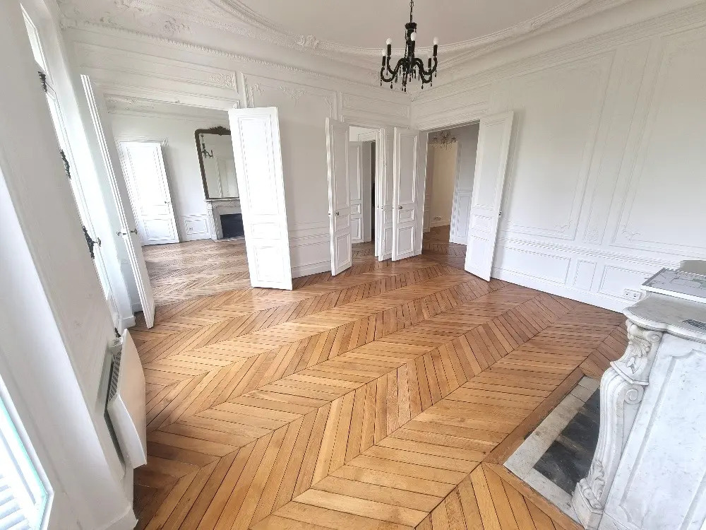 17 Place De La République, Paris à louer Photo intérieure– Image 1 sur 10