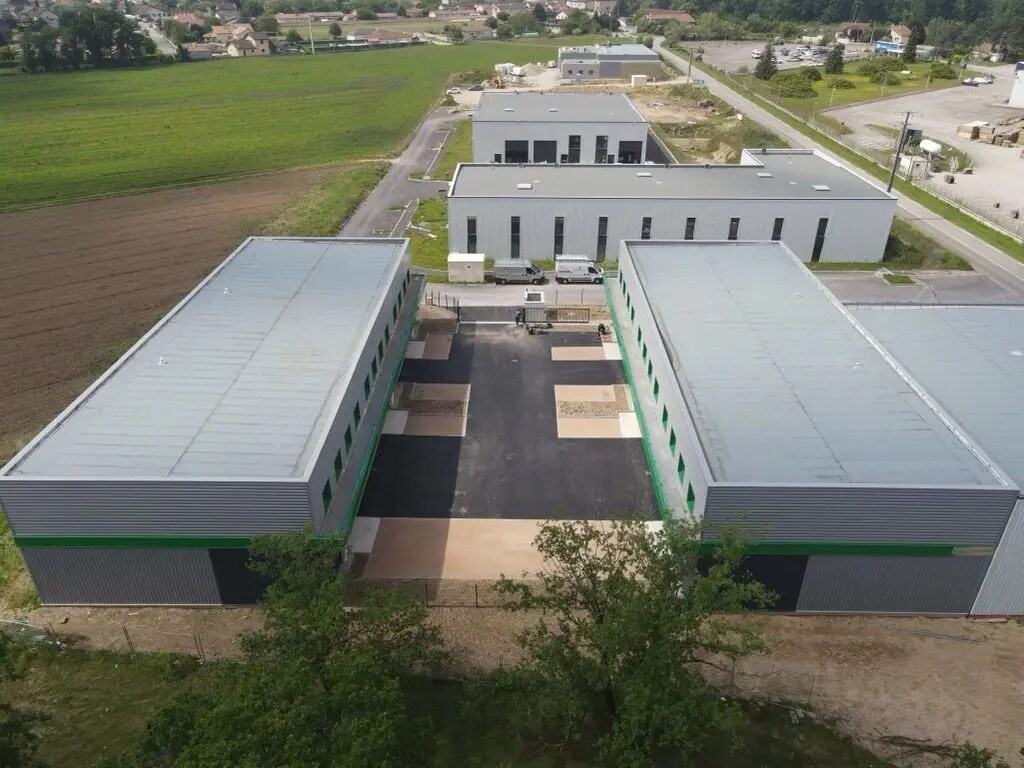 Local d’activités dans Pont-de-Chéruy à louer Photo de l’immeuble– Image 1 sur 4