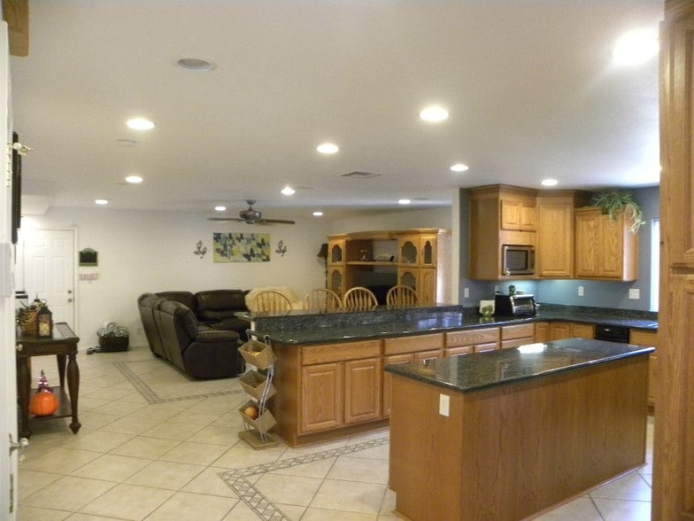 841 N Palm Ave, Upland, CA à vendre - Photo intérieure – Image 2 sur 15