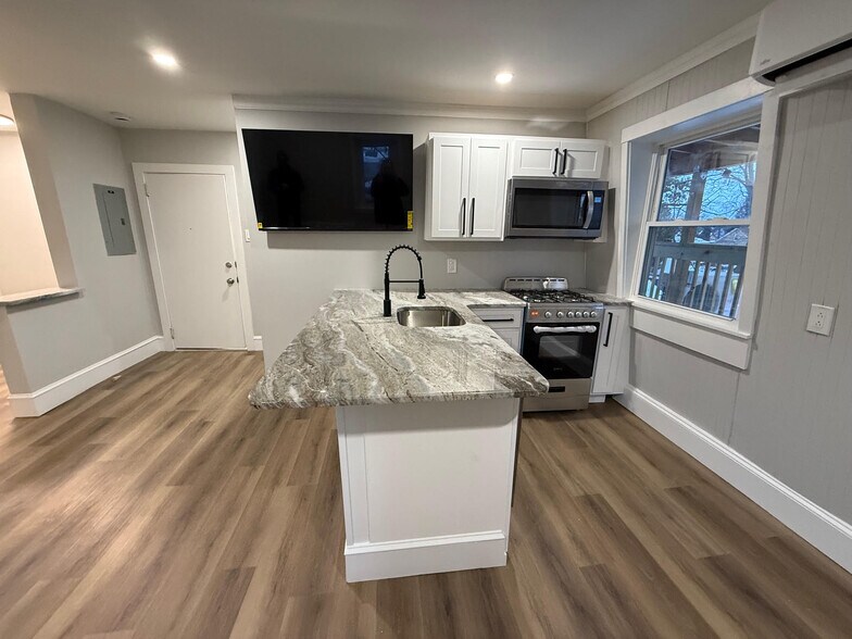 212 Warren St, Beverly, NJ à vendre - Photo intérieure – Image 2 sur 14