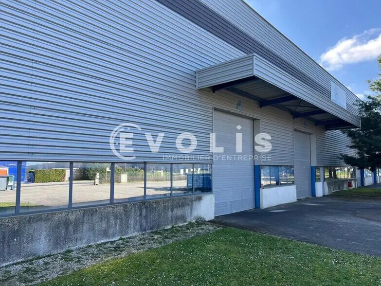 42 Rue De L'Avenir, Genas à louer - Photo de l’immeuble – Image 3 sur 9