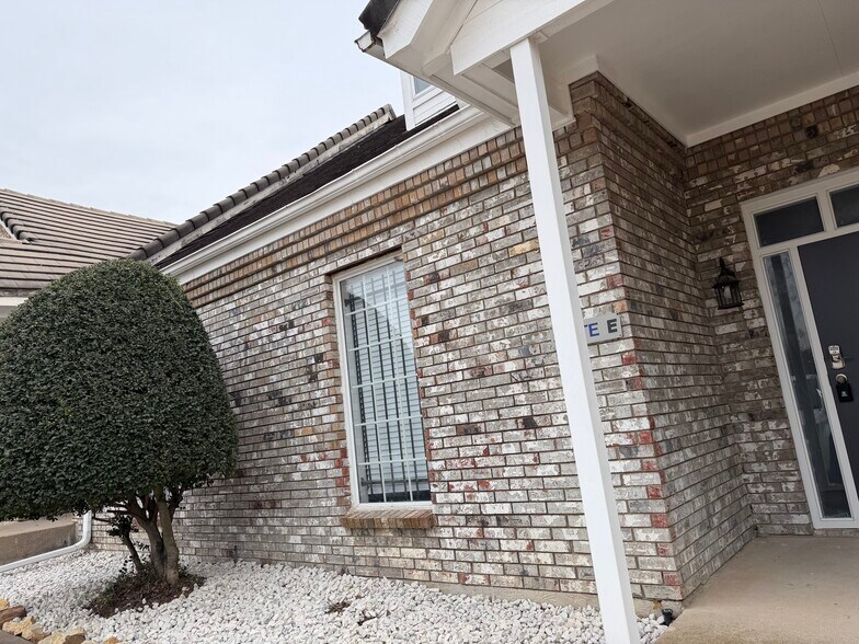912 W Randol Mill Rd, Arlington, TX à louer - Photo de l’immeuble – Image 3 sur 10