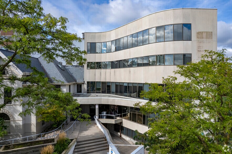 10350 Yonge St, Richmond Hill, ON à louer - Photo de l’immeuble – Image 3 sur 5