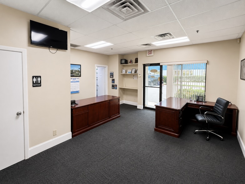 1426 Skees Rd, West Palm Beach, FL à louer - Photo intérieure – Image 2 sur 9