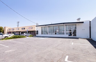 209 E Beverly Blvd, Montebello, CA à louer Photo intérieure– Image 2 sur 12