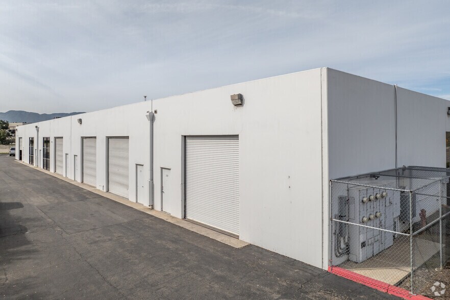 650 E Parkridge Ave, Corona, CA à louer - Photo de l’immeuble – Image 3 sur 4