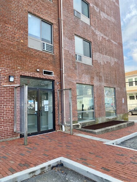 76 Broadway, Newport, RI à louer - Photo de l’immeuble – Image 2 sur 27