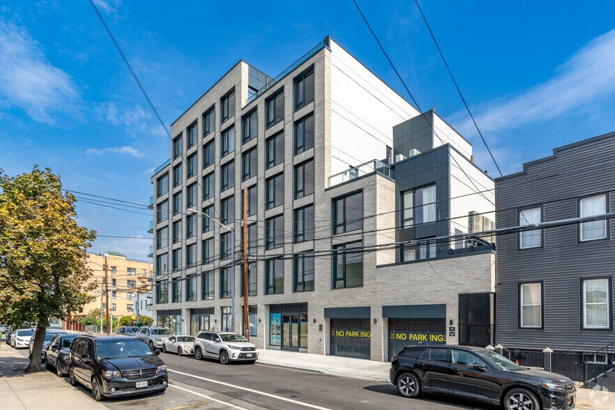 2808 38th Ave, Long Island City, NY à louer - Photo de l’immeuble – Image 2 sur 5