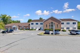 170 Township Line Rd, Hillsborough, NJ à louer Photo intérieure– Image 1 sur 20