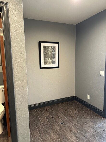 1958 Placentia Ave, Costa Mesa, CA à louer - Photo de l’immeuble – Image 3 sur 12