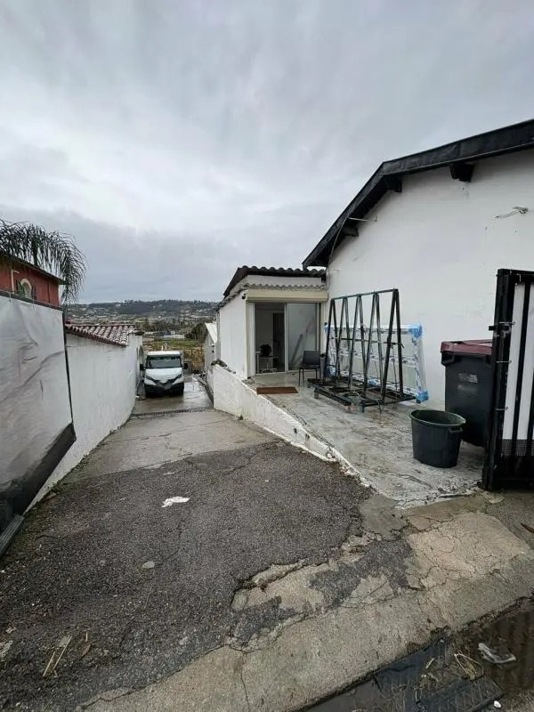 Industriel/Logistique dans Nice à louer Photo de l’immeuble– Image 1 sur 6