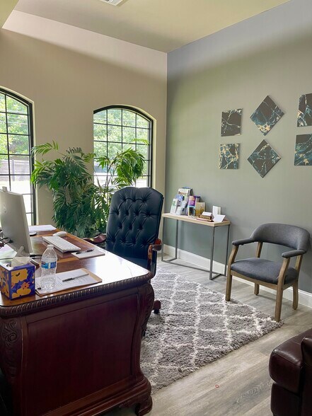 1740 W Virginia St, McKinney, TX à louer - Photo de l’immeuble – Image 2 sur 4