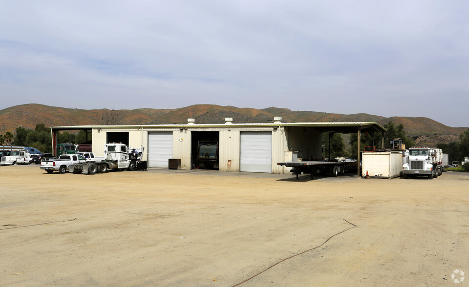 21880 Temescal Canyon Rd, Corona, CA à louer - Photo de l’immeuble – Image 3 sur 3